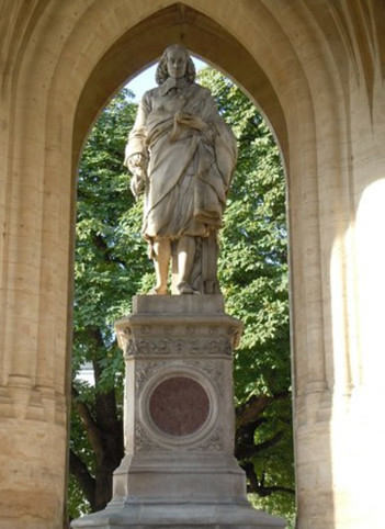 مجسمه یادبود بلز پاسکال ذر پاریس فرانسه