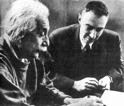 رابرت اوپنهایمر و آلبرت انیشتین