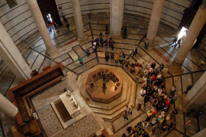نمای داخلی برج پیزا نمای داخلی برج کج پیزا