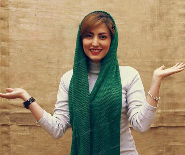 سمیرا حسینی با مدل مانتوی سفید